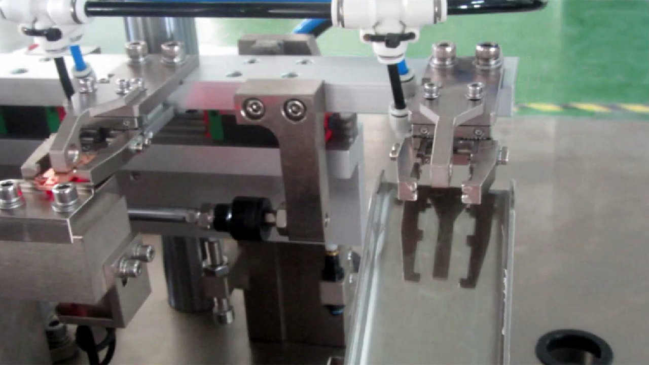 Pneumatic Riveter Automatic Riveting Machine 