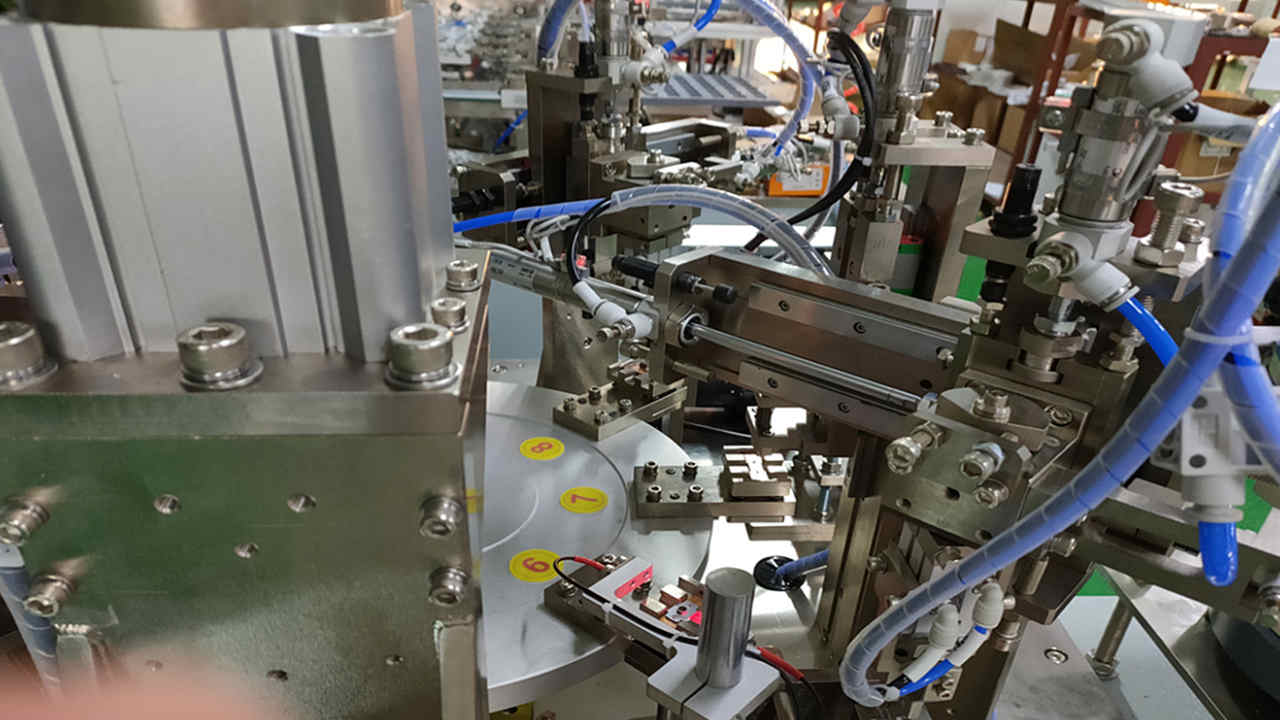 Automatic Assembly Machine 