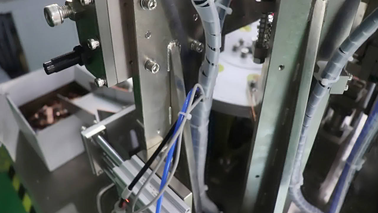 Automatic Assembly Machine 