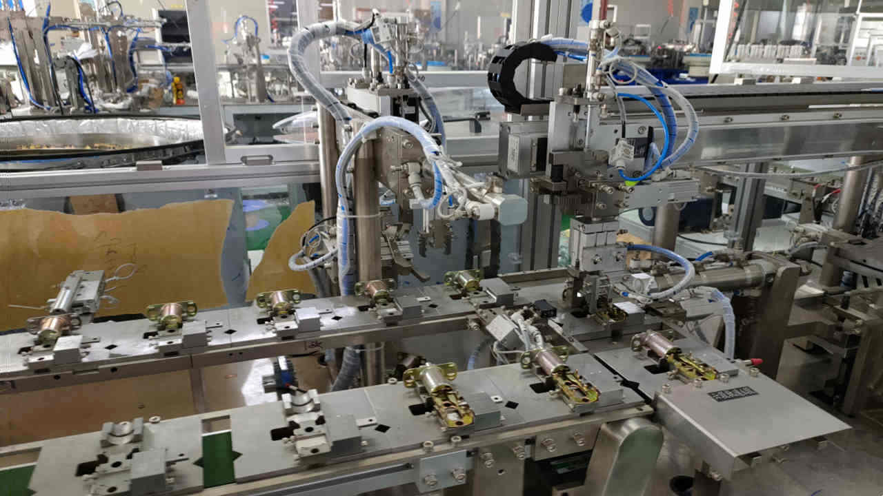 45 degree locking assembly line